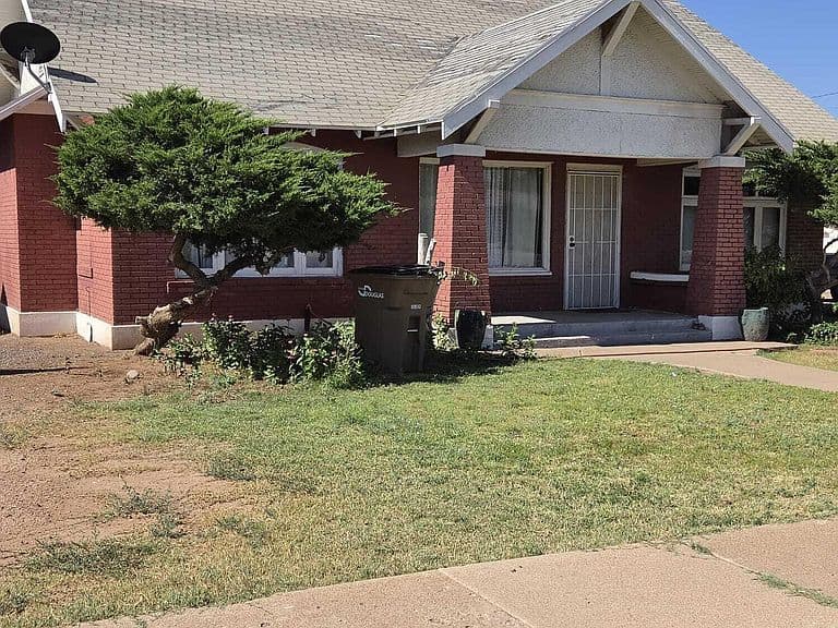 1405 E 9TH Street photo 3