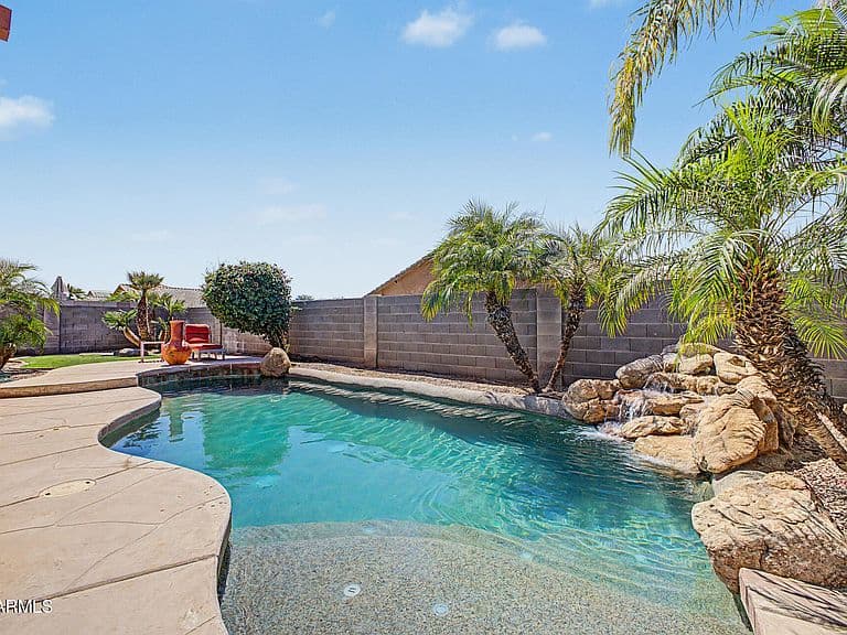 45713 W Mountain View Road photo 3