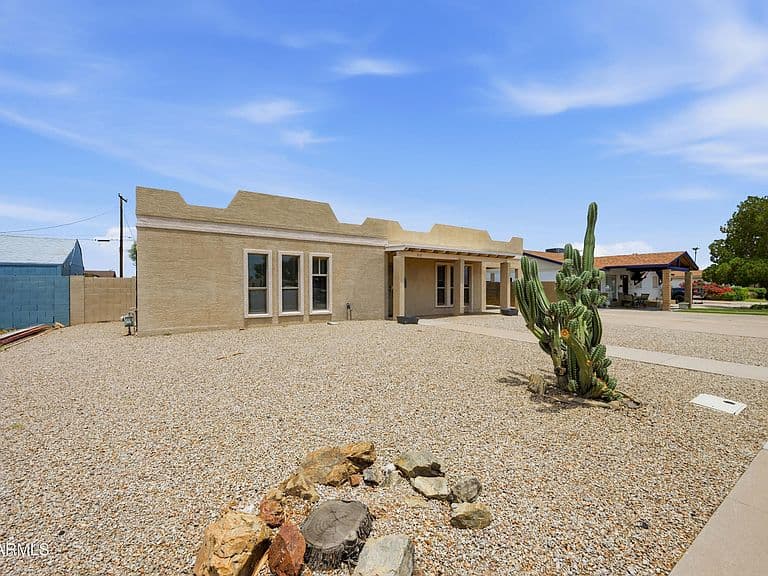 918 E MILLETT Avenue photo 3