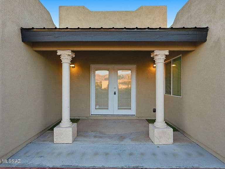 5051 N Hillcrest Dr photo 3