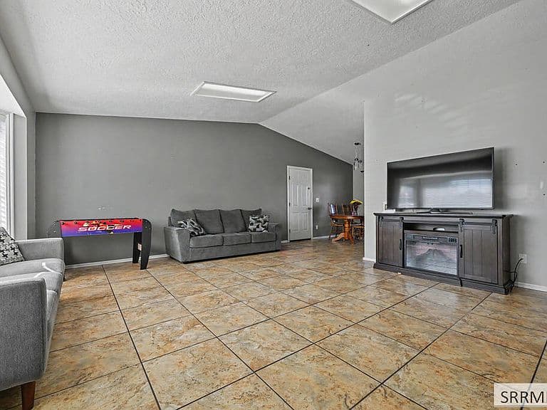 310 Tie Breaker Dr photo 5