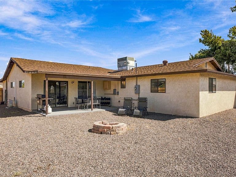 3715 N Willow Road photo 2