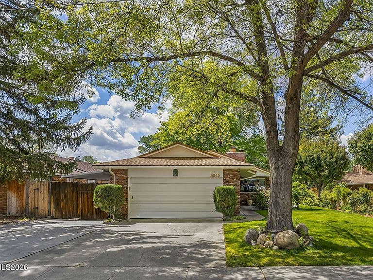 3045 Idlewild Dr photo 1