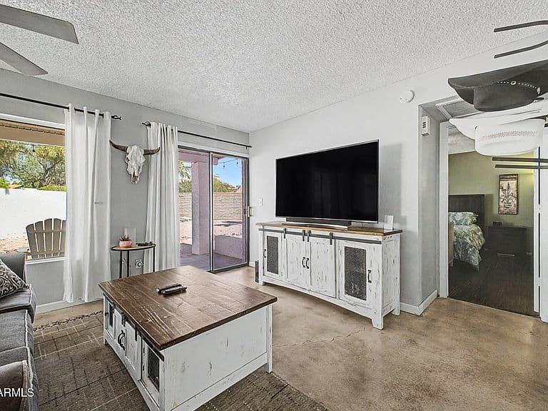 1126 E VILLA MARIA Drive photo 4