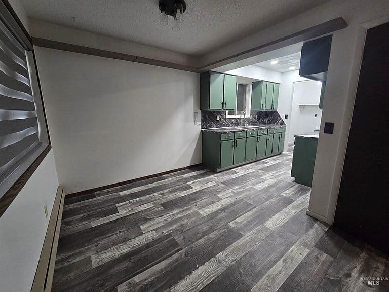 321 W Ave E photo 5