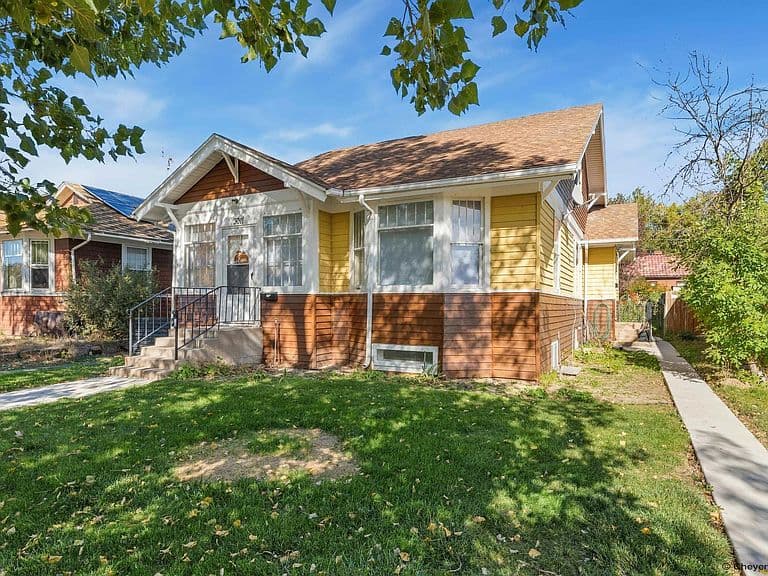 3011 Pioneer Ave photo 2