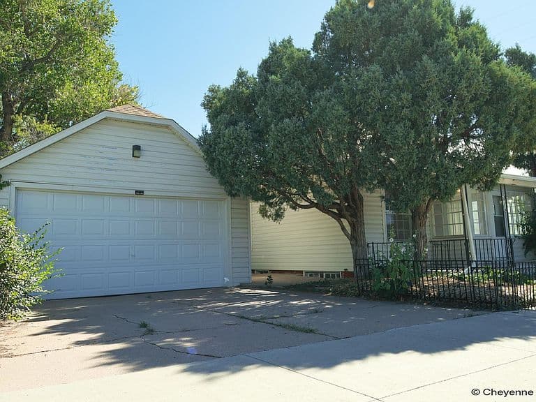 2515 Snyder Ave photo 1