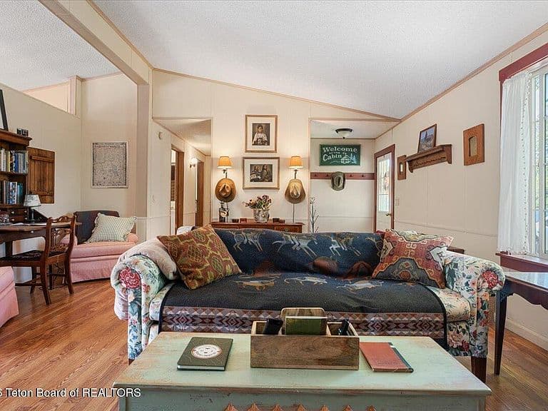 218 S Agate Ave photo 4
