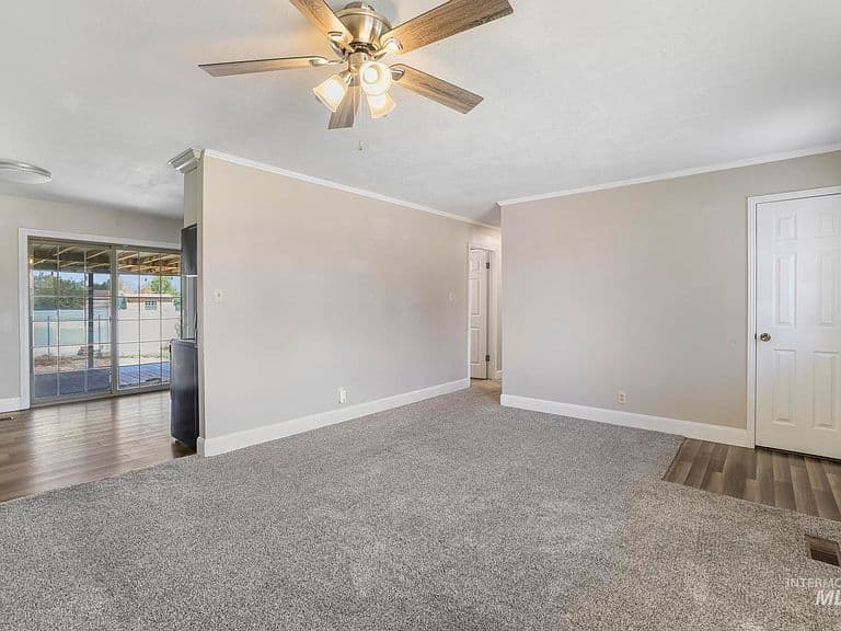 104 Birchwood Cir N photo 3