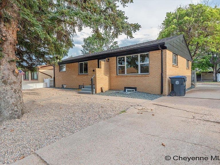 3413 Frontier St photo 3