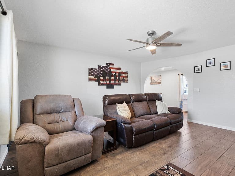 2451 Smoketree Ave N photo 5
