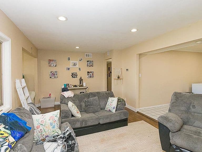 241 Bramwell St photo 3