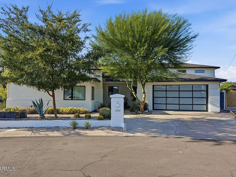 3230 E COLTER Street photo 3
