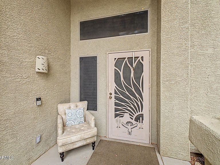 6114 E ROLAND Street photo 3