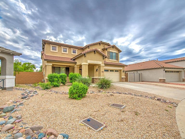 1487 E ANGELINE Avenue photo 3