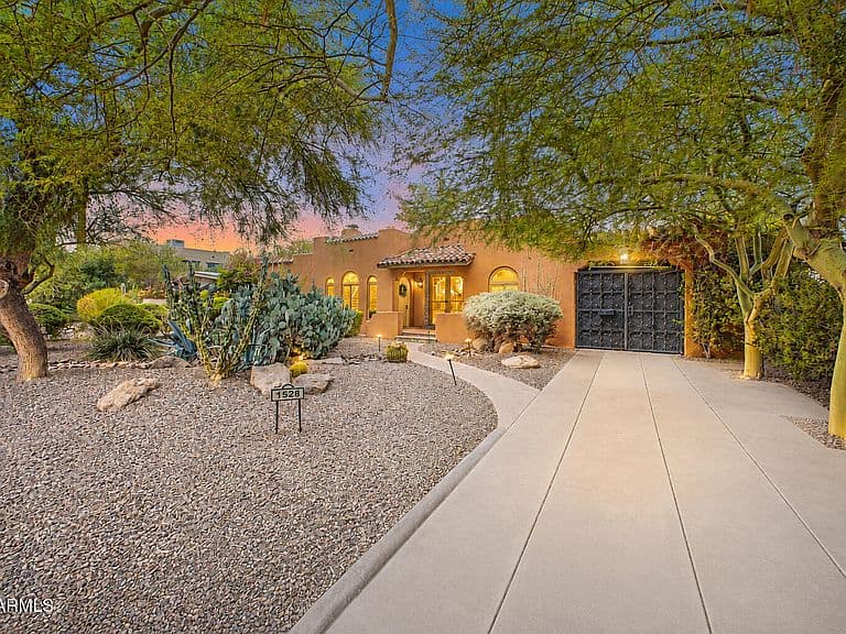 1528 E CORONADO Road photo 2