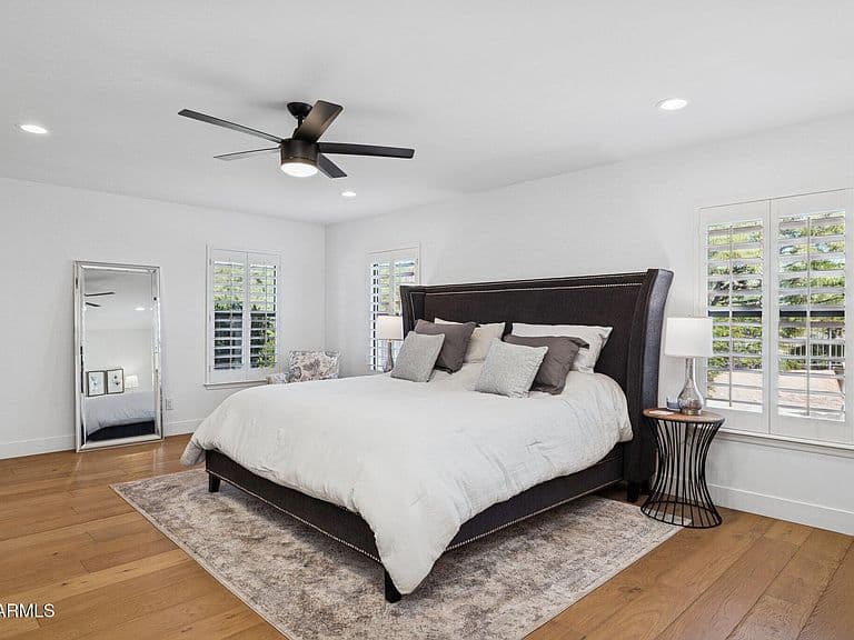 2044 E SMOKETREE Drive photo 4