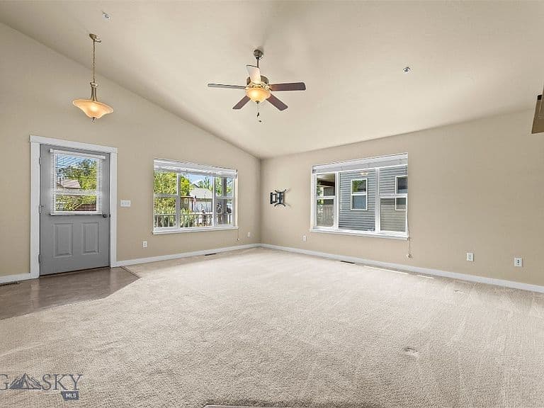 170 Chestnut Grove Ave photo 2