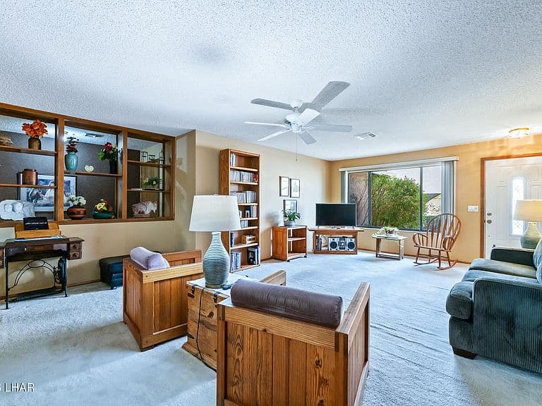 585 Aloha Dr photo 5