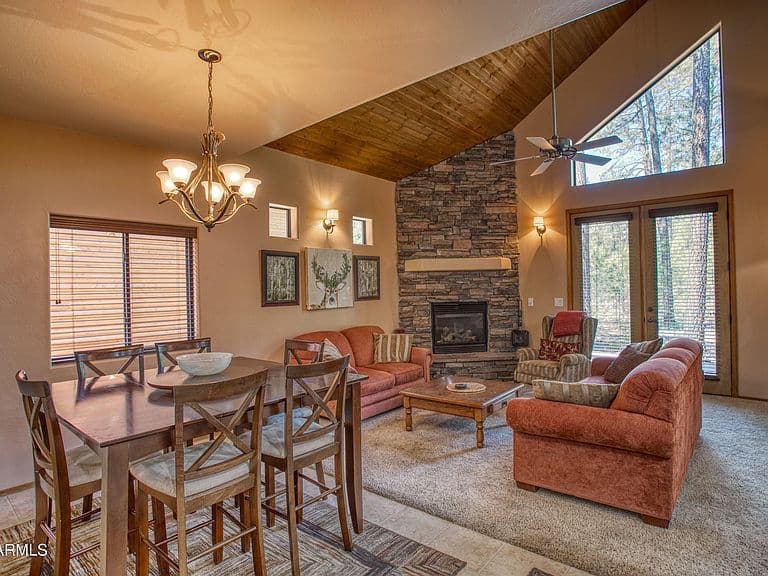 3040 TIMBERLINE Road photo 1