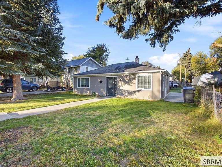 1069 Cassia Ave photo 2