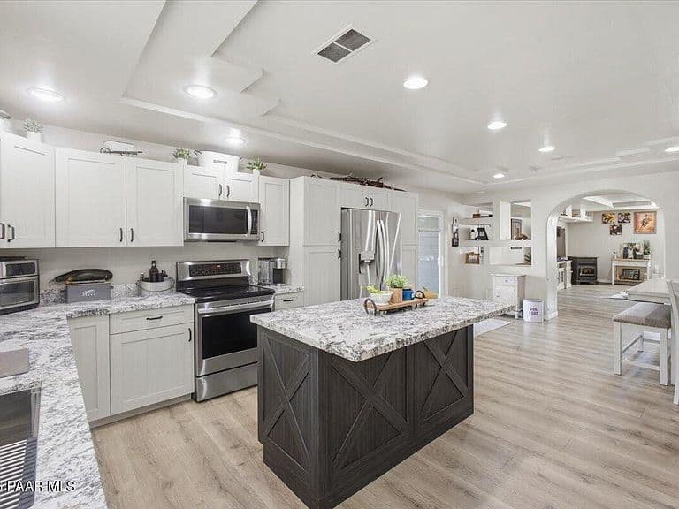 1805 W Kelly Dr photo 3