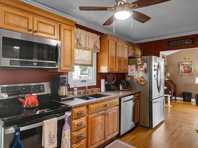 1688 North Avenue photo 2