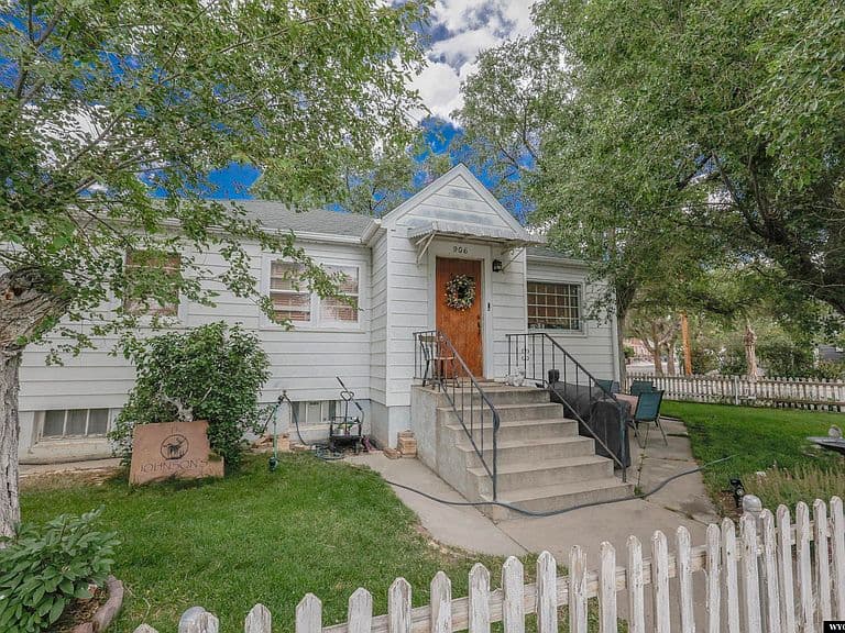 906 Ruby Pl photo 1
