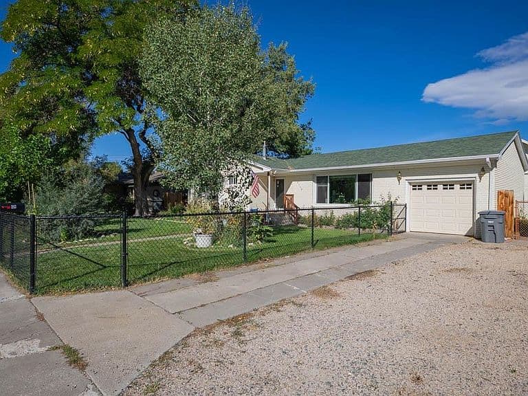 2113 N Kerper Blvd photo 2