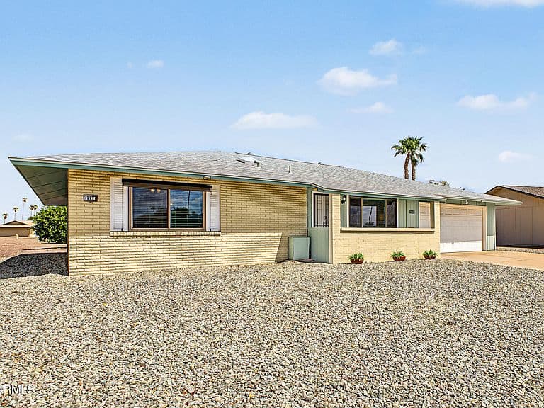 12221 N COGGINS Drive photo 2