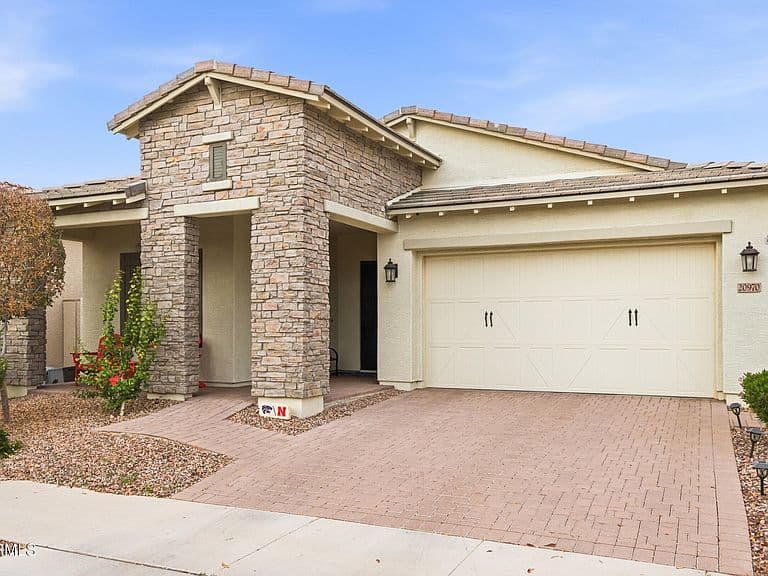 20970 E Reins Rd photo 2