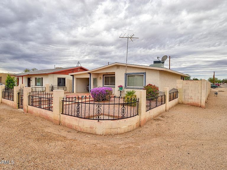 812 N SUNSHINE Boulevard photo 3