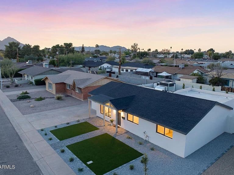 8520 E Highland Ave photo 1