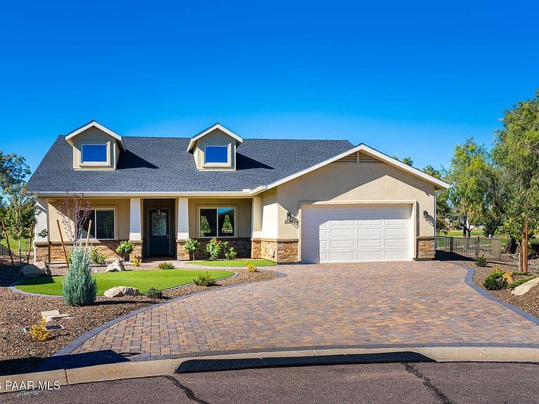 2124 Golf Links Dr photo 1