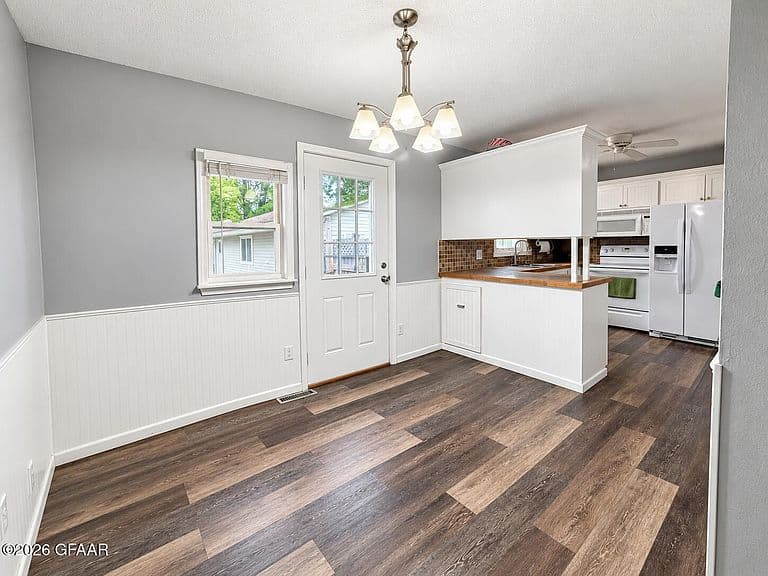 127 Bender Ln photo 4
