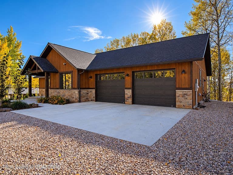 163 Cottonwood Ln photo 2