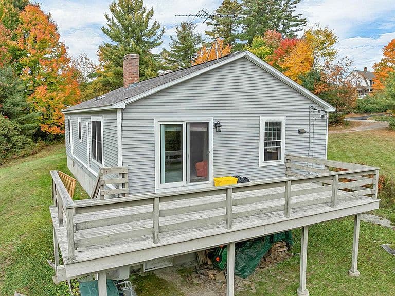 1695 Maple Street photo 4