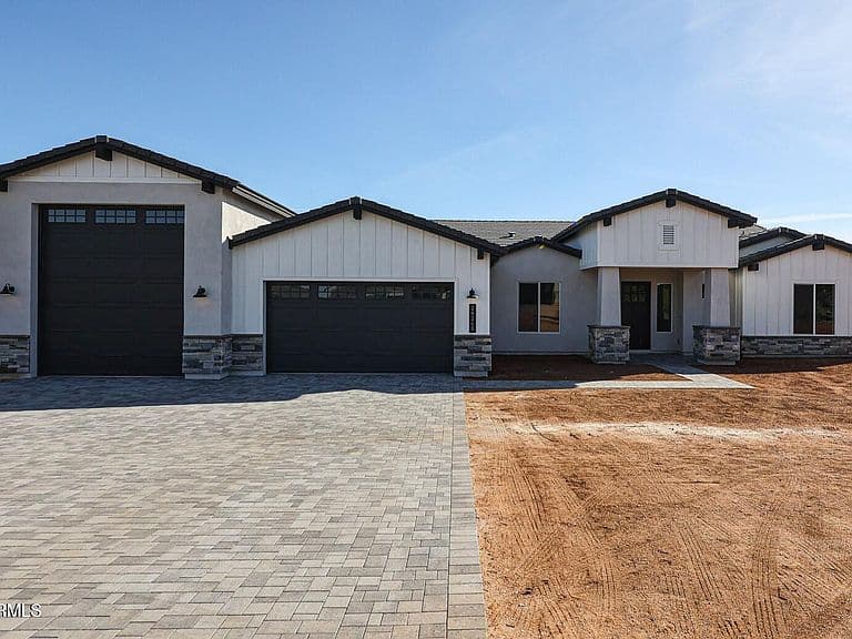 1644 E CREEK CANYON Road photo 1