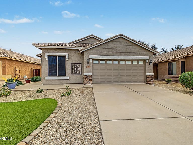1117 E Temple Court photo 1