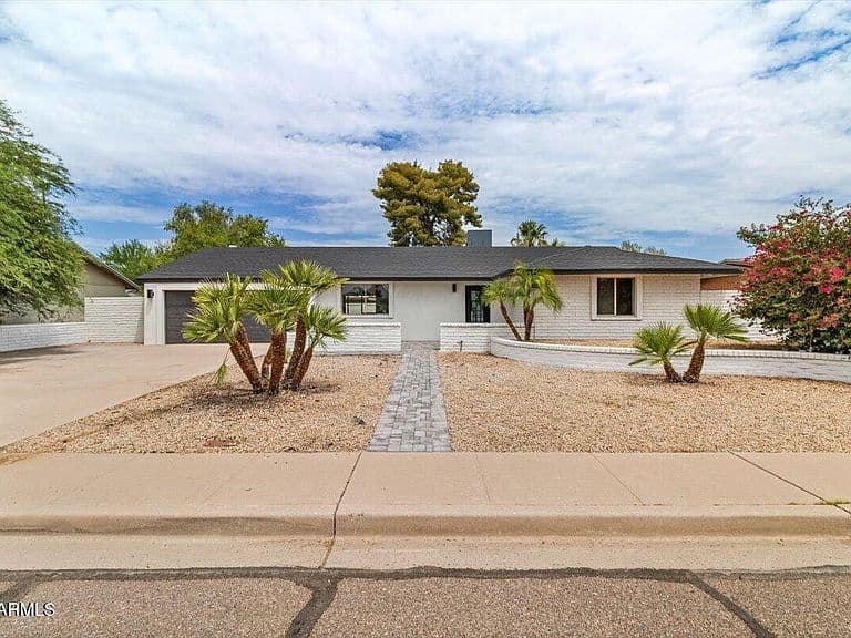 3926 E LAUREL Lane photo 2