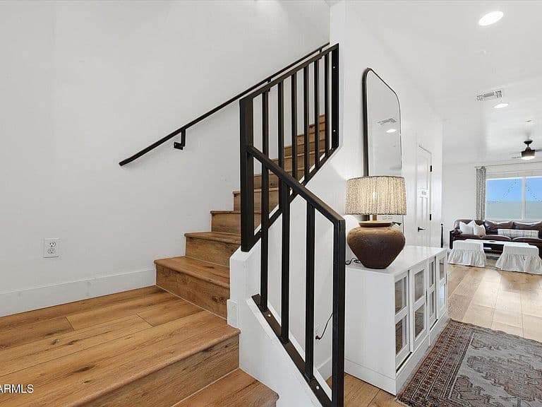 8611 E FOX Street photo 3