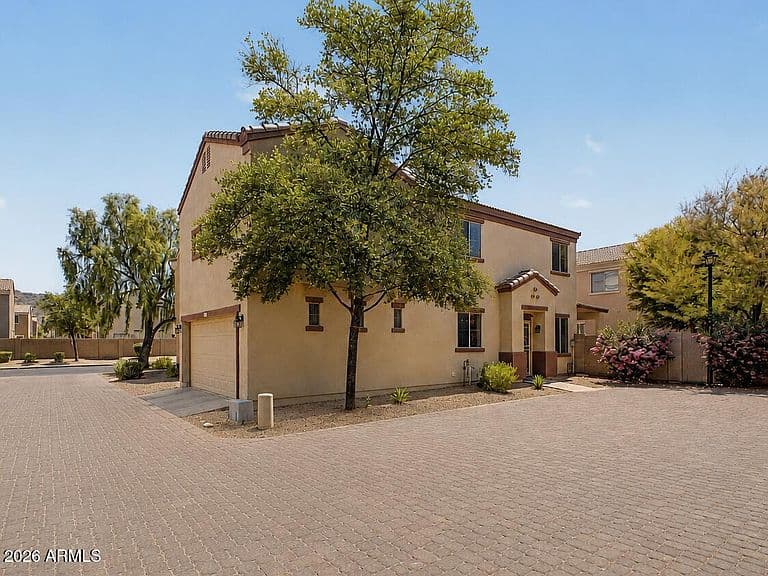 1322 E DUNBAR Drive photo 1