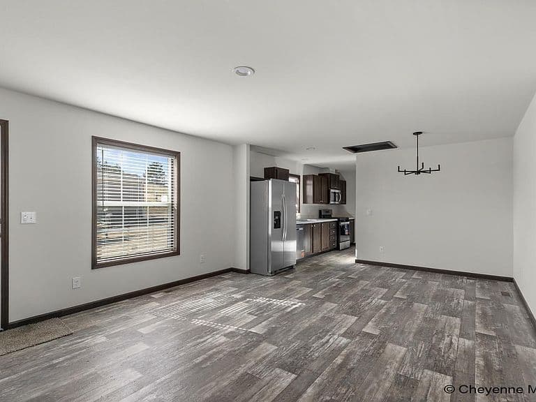 140 N Prairie Ave photo 3