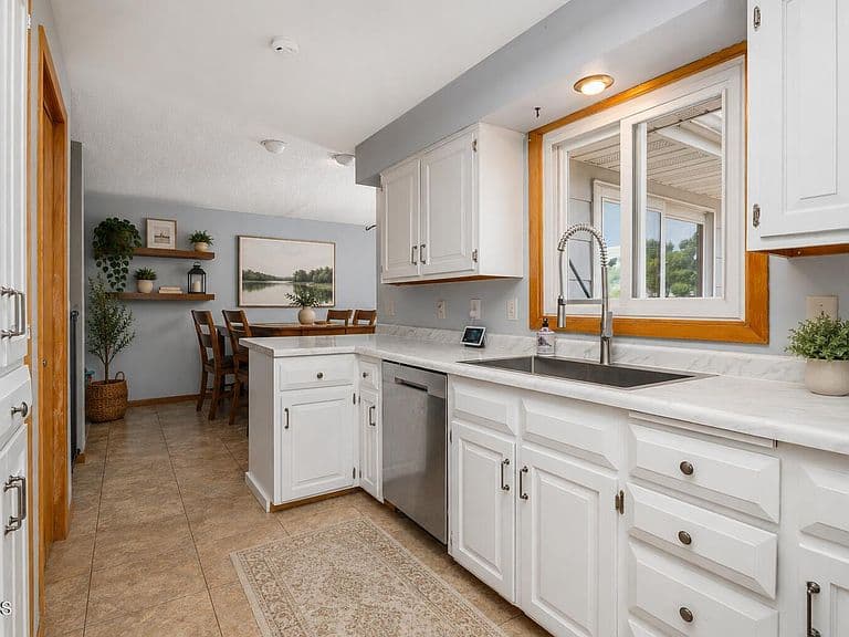1817 Marian Dr photo 1