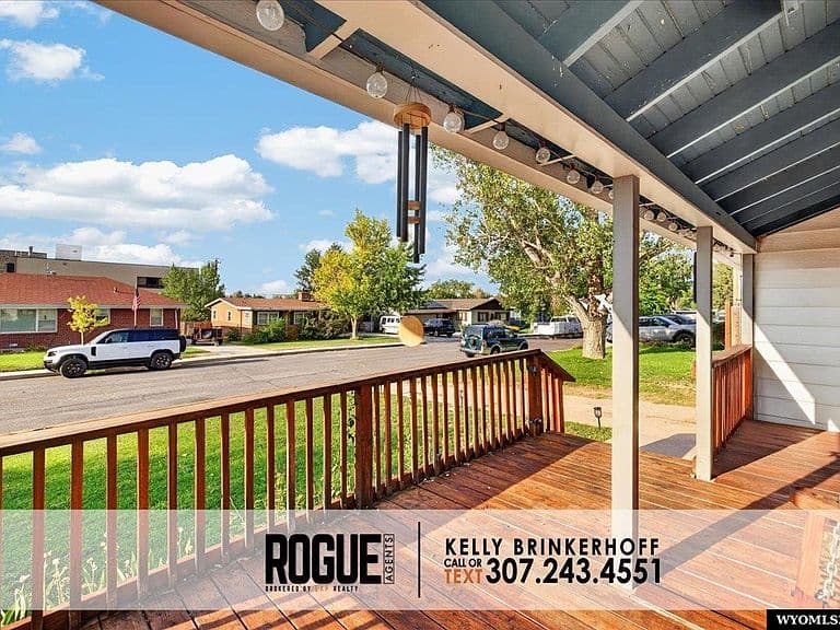 1641 Hyview Dr photo 3