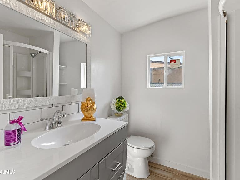11504 E 5TH Avenue photo 5