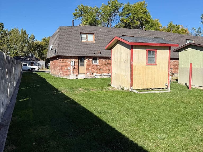 677 Oregon Ave photo 4