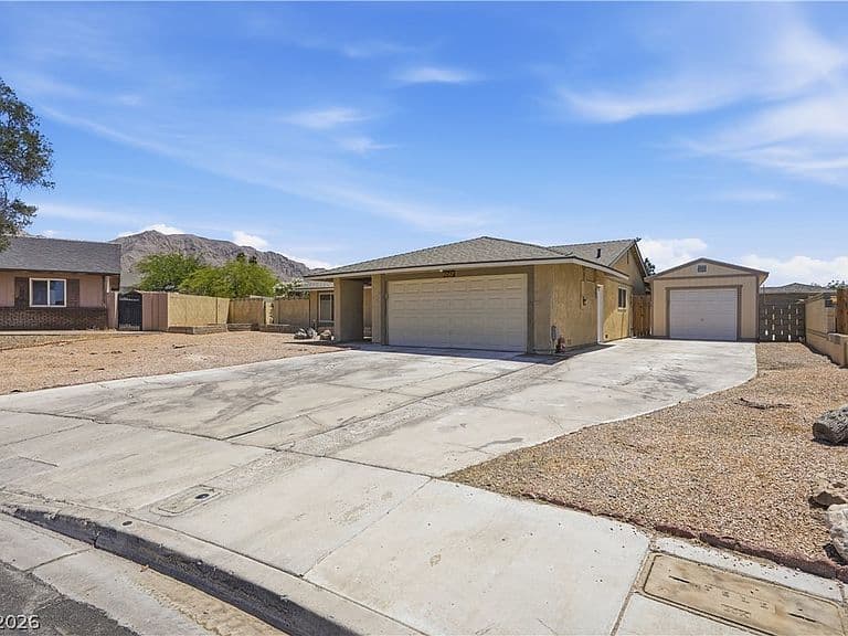 6067 Yorkshire Dr photo 3