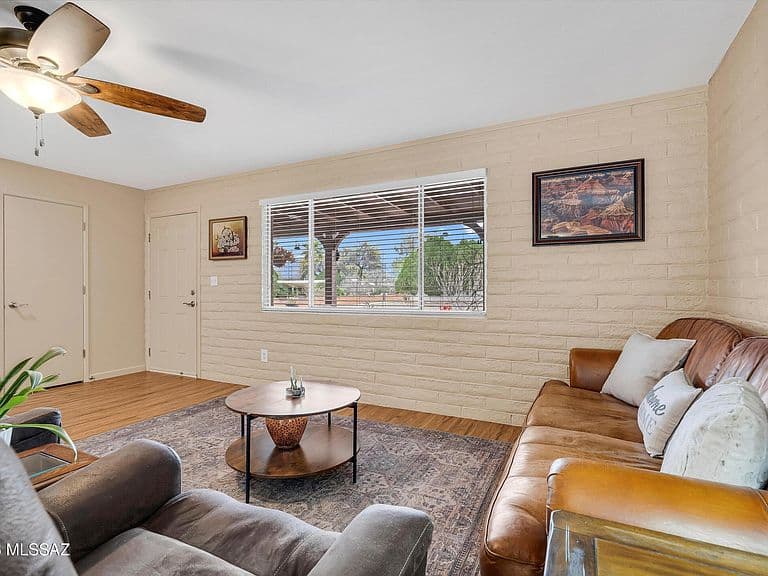 241 E La Espina photo 5