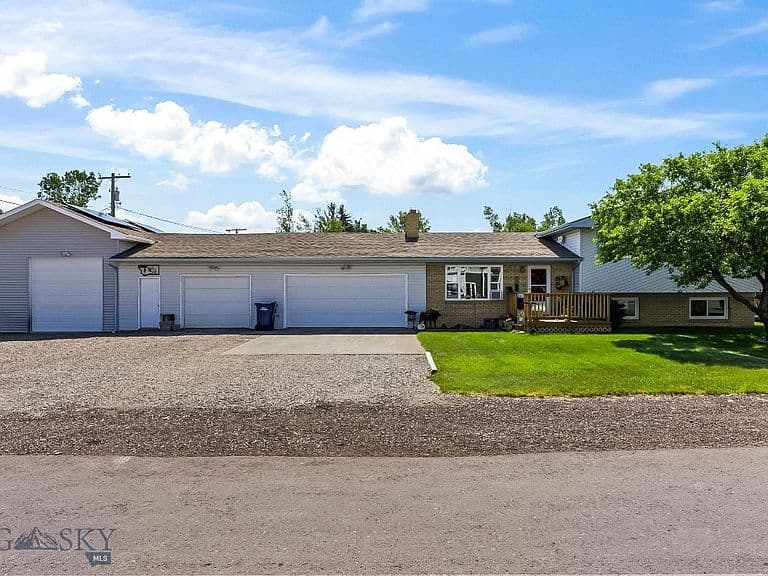 1123 W Summit St photo 5